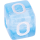 I Tuoi dadi in plastica azzurra con lettere assortite : O