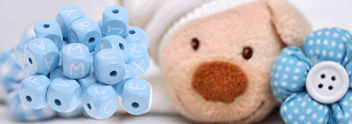 Cubi di lettere incise in legno di alta qualità, di colore azzurro bambino