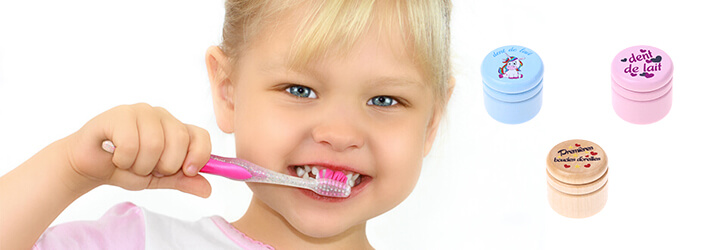 Scatole di legno in francese per i denti da latte o la prima ciocca di capelli del bimbo