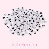 Van A tot Z een succesvol geschenk: een babyarmband met letterkralen