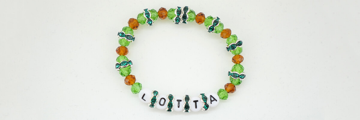 Bastelanleitung Kinderarmband mit Namen: Kinderarmband fertig