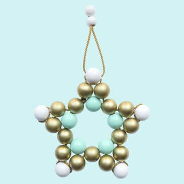 Istruzioni per stelle decorative di perline di legno